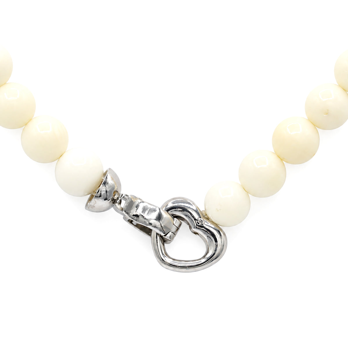 Gems en Vogue Graduated White Coral Bead Heart Clasp Necklace