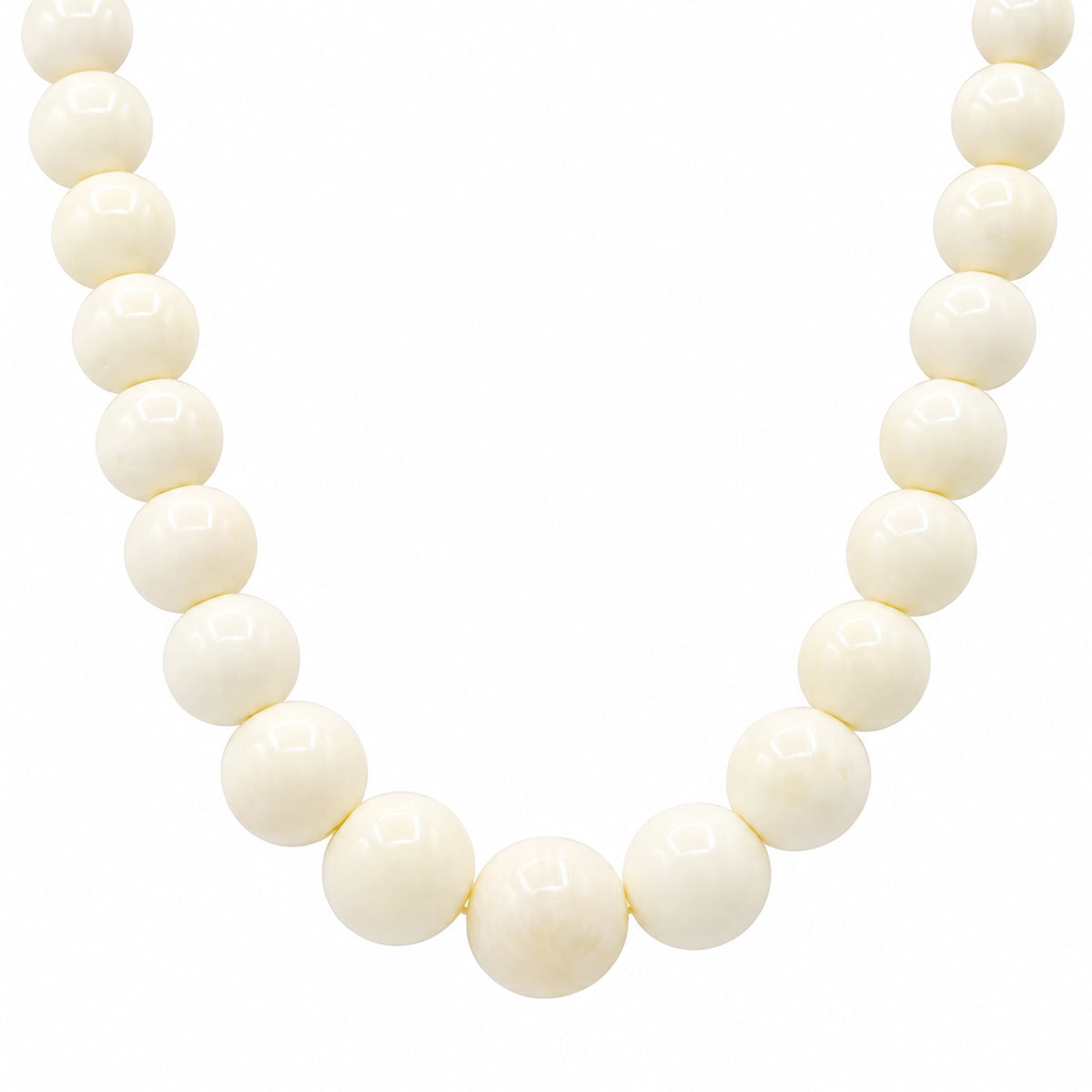 Gems en Vogue Graduated White Coral Bead Heart Clasp Necklace