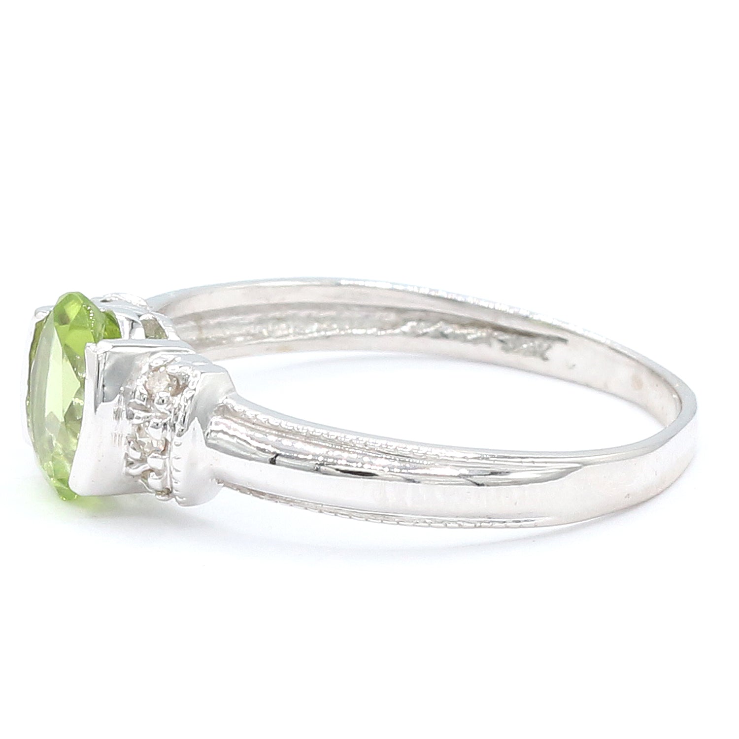 Golden Jewel 10K White Gold 0.90ctw Peridot & Diamond Ring