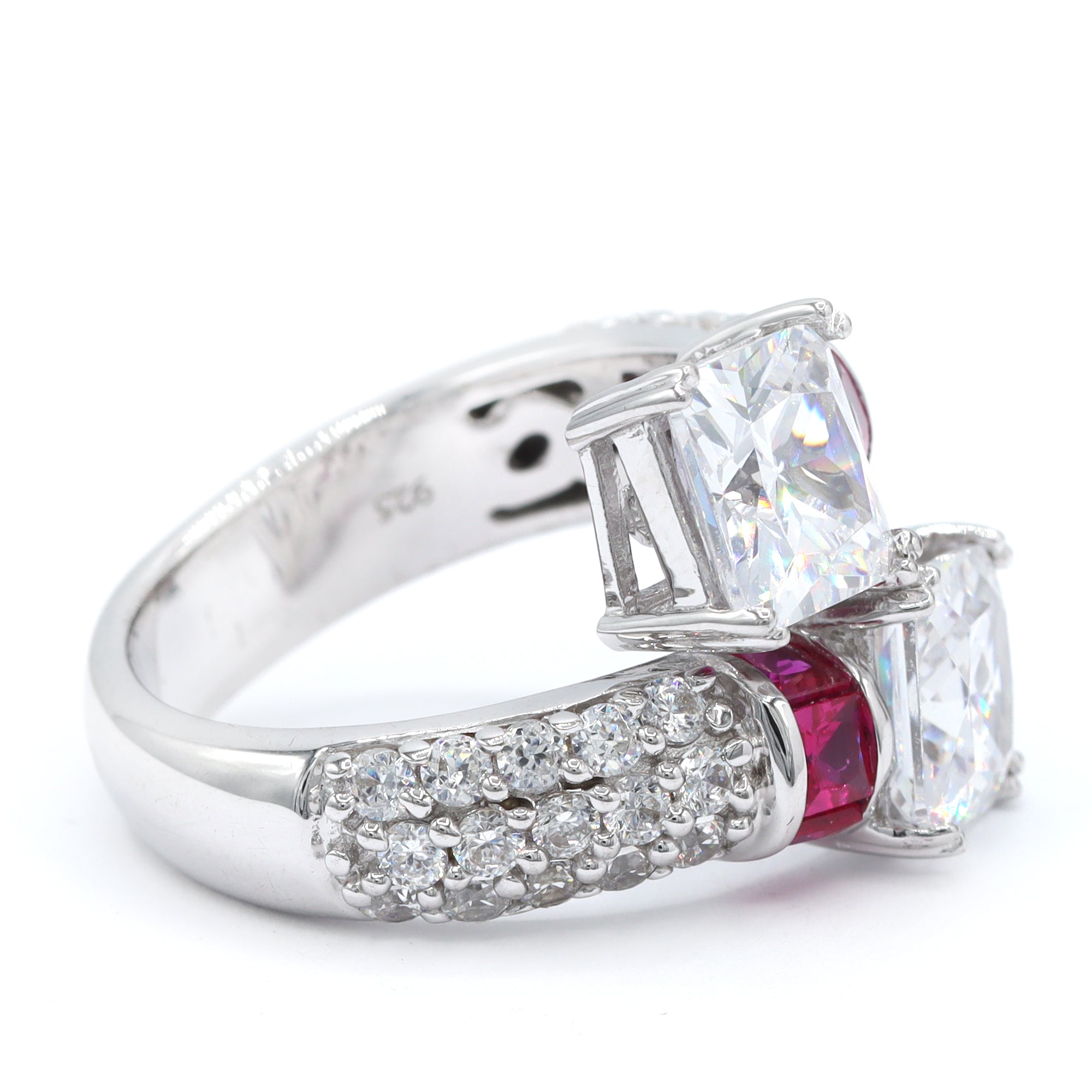 Bague Signity en argent sterling avec oxydes de zirconium ronds et baguettes - NE PEUT PAS ÊTRE REDIMENSIONNÉE.