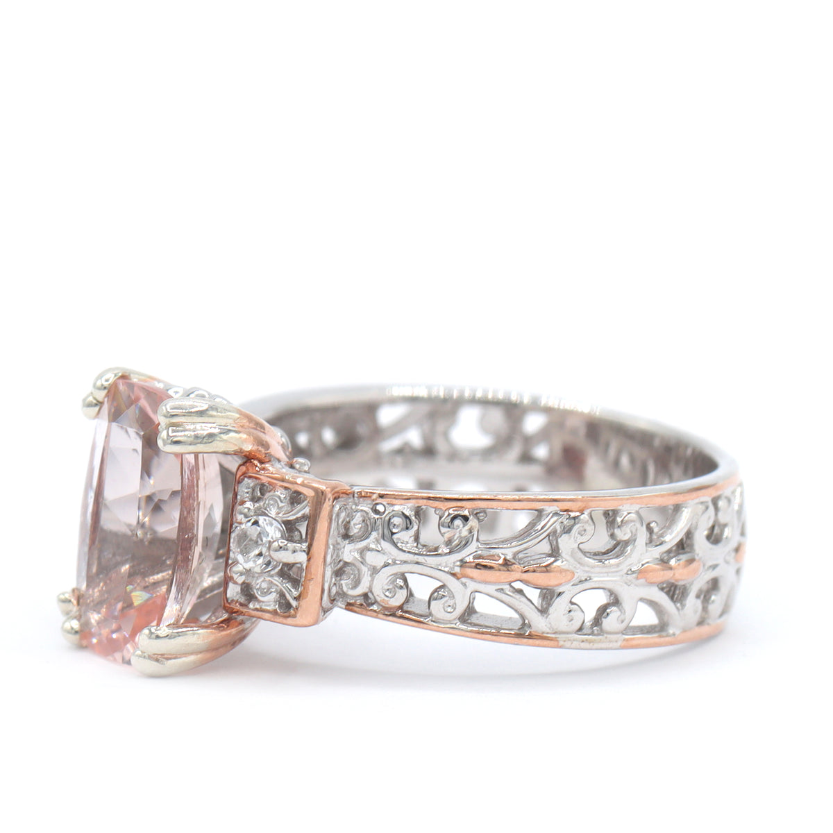 Bague Gems en Vogue en argent plaqué or 18 carats et palladium, sertie de morganite pastel (5,29 carats au total) et de zircons blancs.
