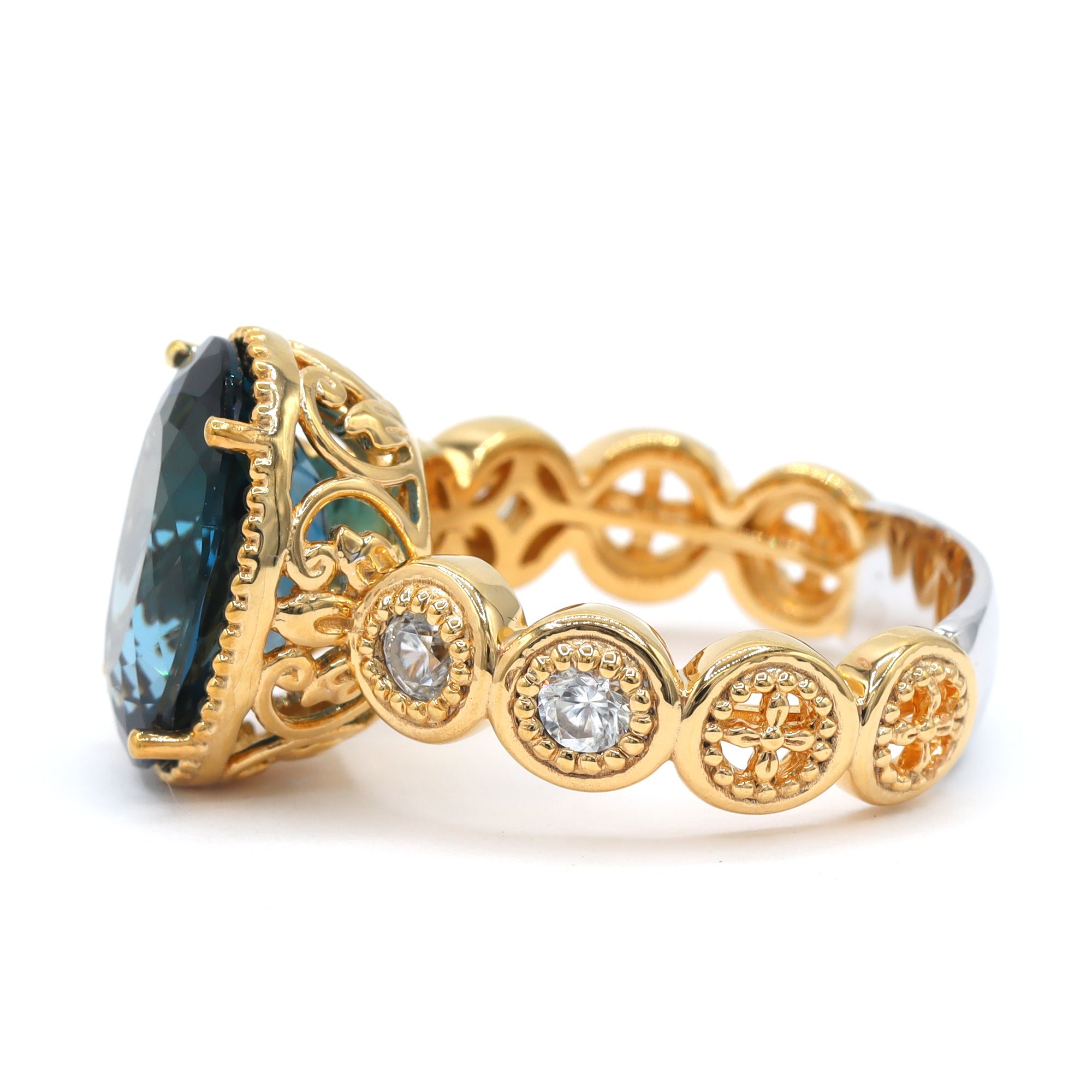 Bague Gems en Vogue en topaze bleu de Londres Tillion de 7,60 carats et zircon blanc Halo
