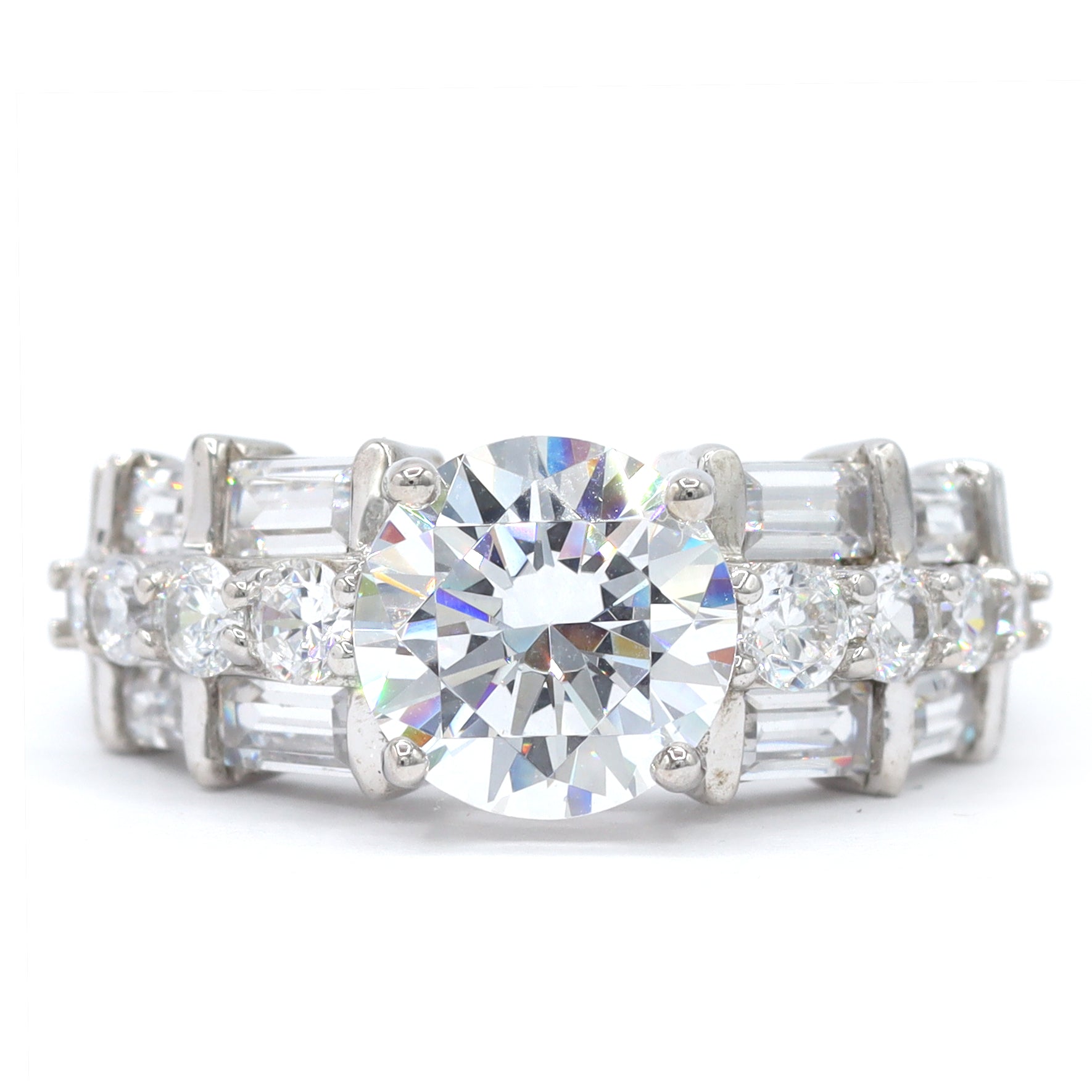 Bague Signity en argent sterling avec oxydes de zirconium ronds et baguettes - NE PEUT PAS ÊTRE REDIMENSIONNÉE.