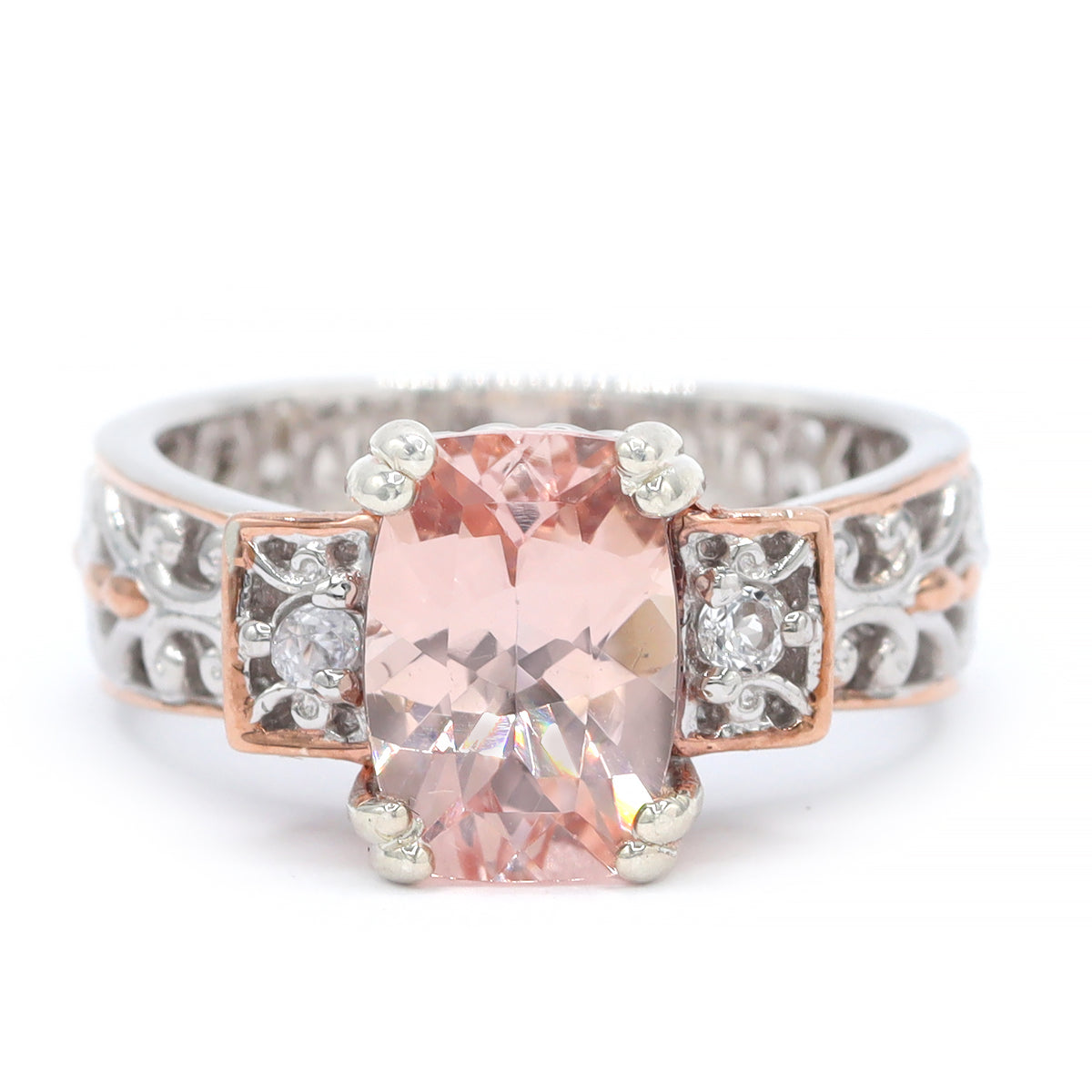 Bague Gems en Vogue en argent plaqué or 18 carats et palladium, sertie de morganite pastel (5,29 carats au total) et de zircons blancs.