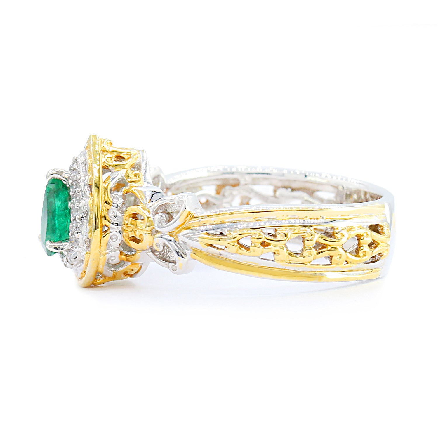 Gems en Vogue 0.49ctw Pearshaped Emerald & Diamond Halo Ring