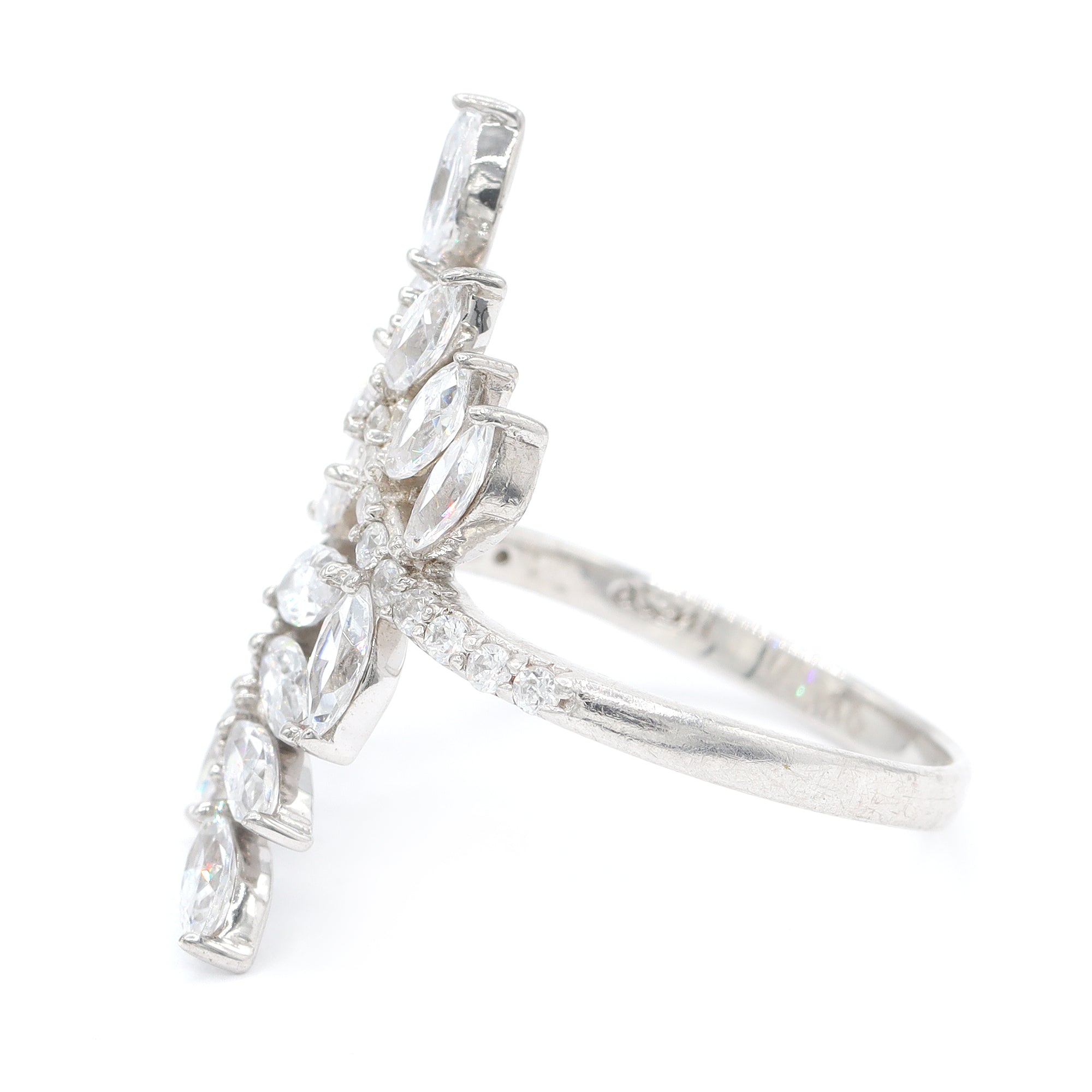 Bague Signity en argent sterling avec oxydes de zirconium ronds et baguettes - NE PEUT PAS ÊTRE REDIMENSIONNÉE.