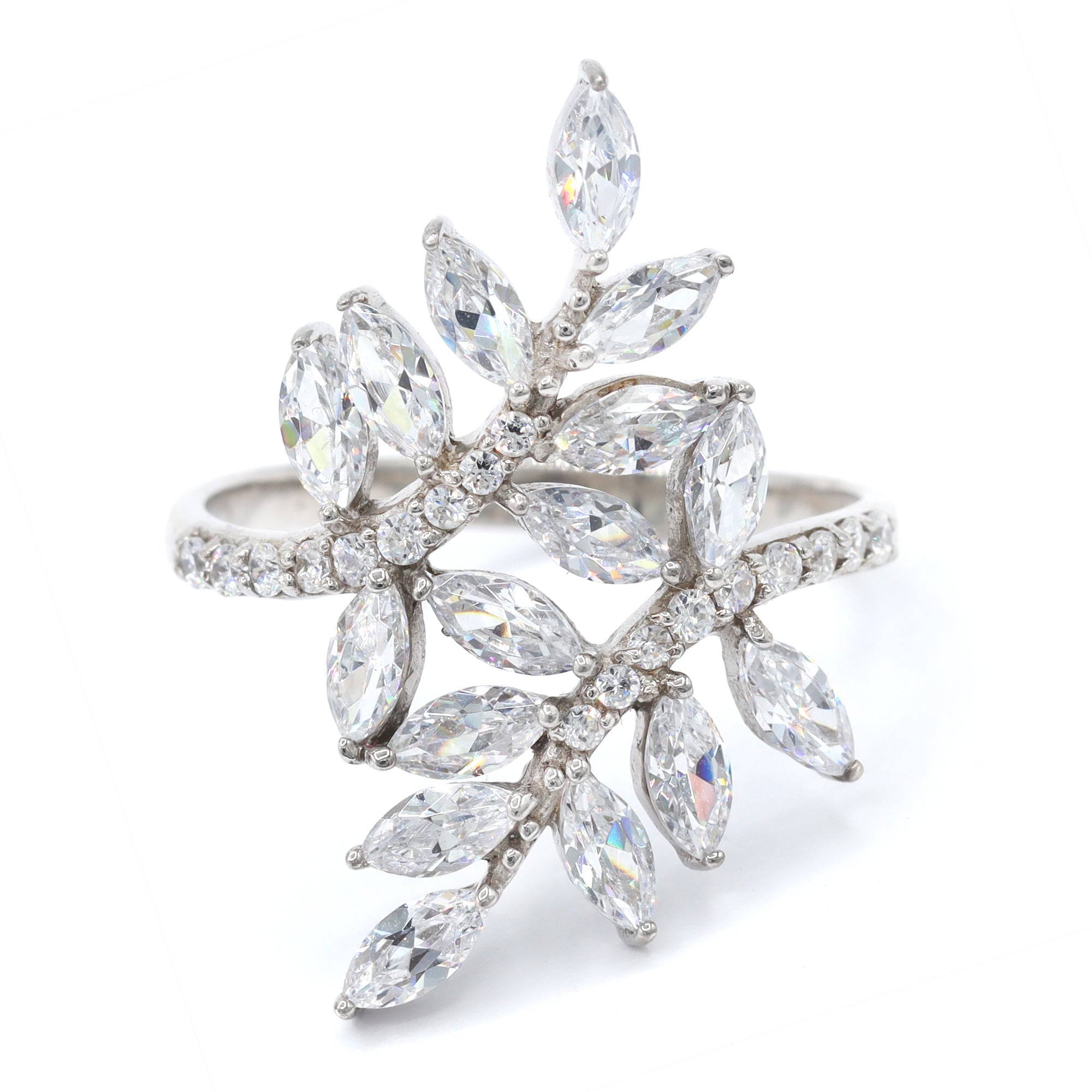 Bague Signity en argent sterling avec oxydes de zirconium ronds et baguettes - NE PEUT PAS ÊTRE REDIMENSIONNÉE.