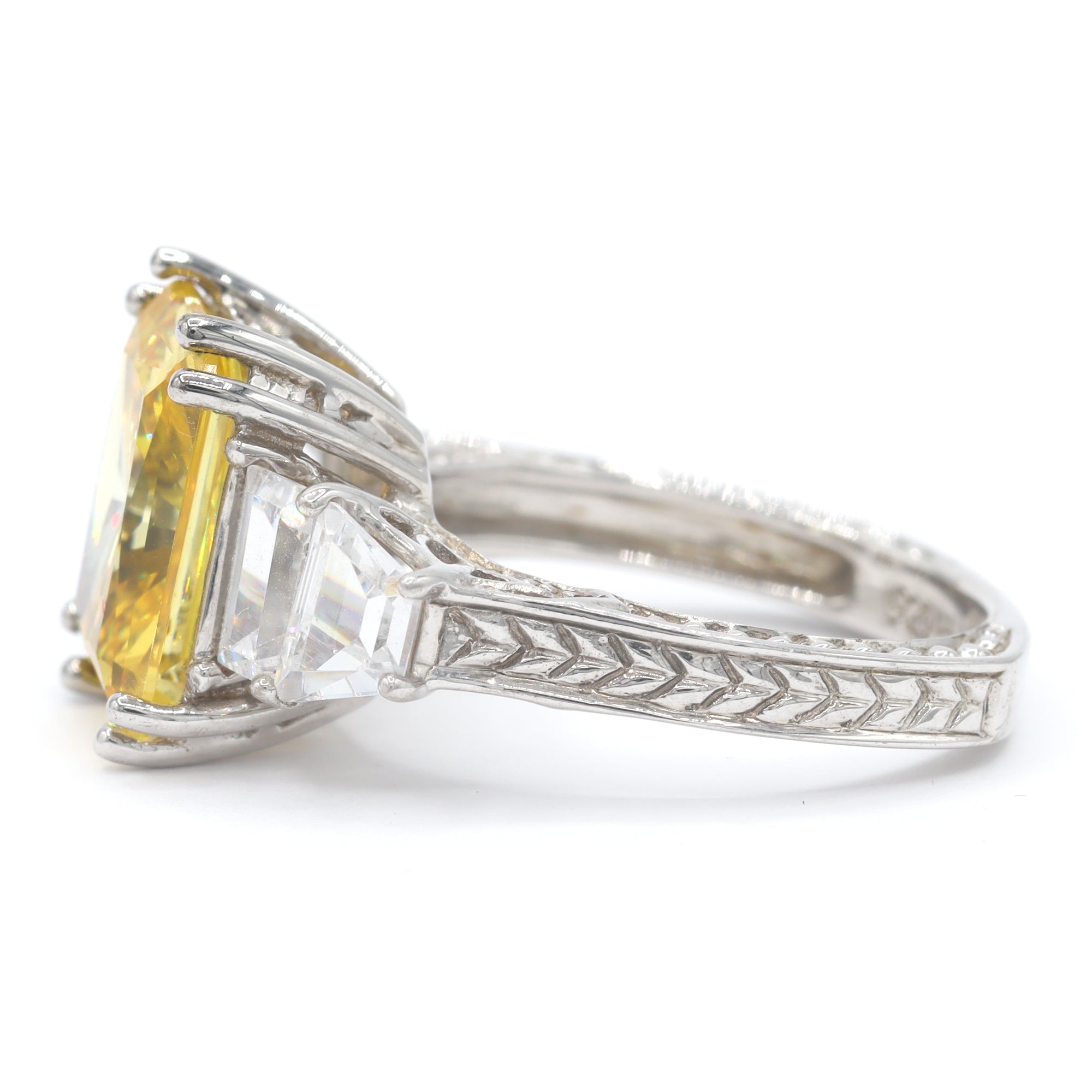 Bague Signity en argent sterling avec oxydes de zirconium ronds et baguettes - NE PEUT PAS ÊTRE REDIMENSIONNÉE.