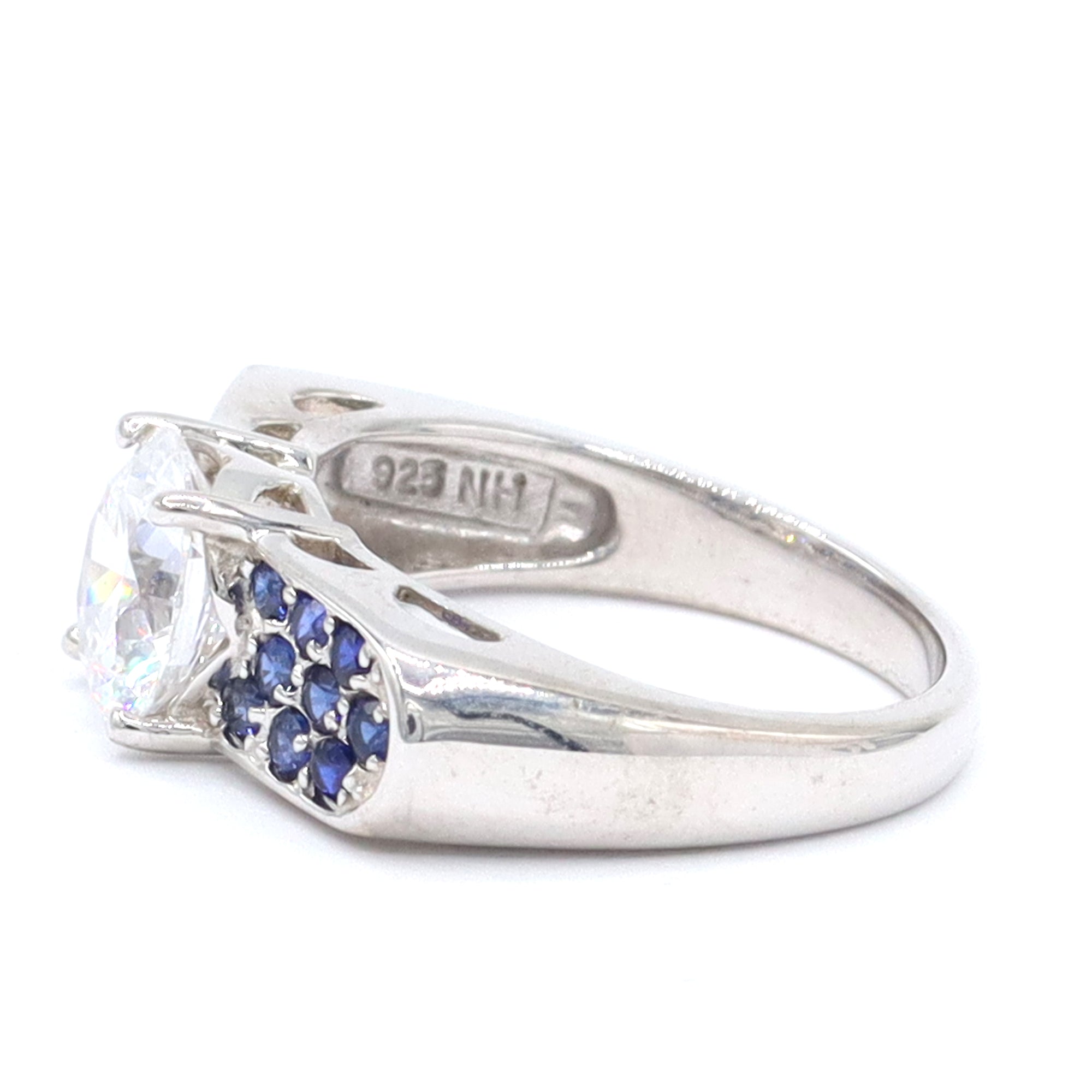 Bague Signity en argent sterling avec oxydes de zirconium ronds et baguettes - NE PEUT PAS ÊTRE REDIMENSIONNÉE.